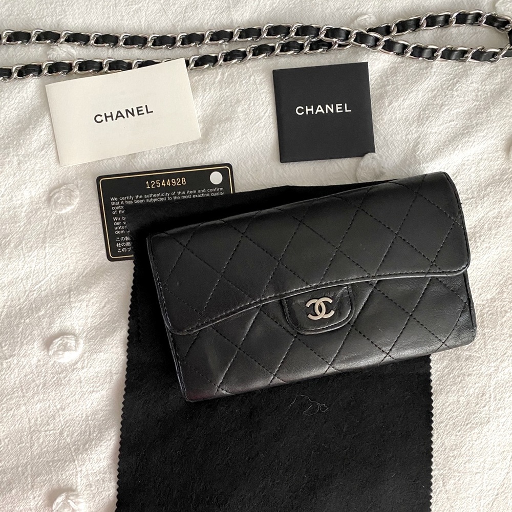 CHANEL Black Quilted Key & Card Holder